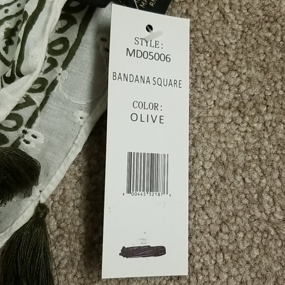 3/$20 ๐ NWT Madden bandana square - Picture 6 of 6